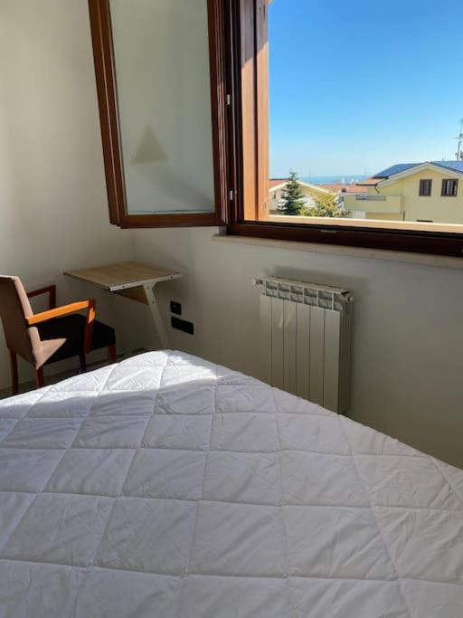 Whitehorse Condo: Center, Ocean And Mountain View Silvi Marina Esterno foto